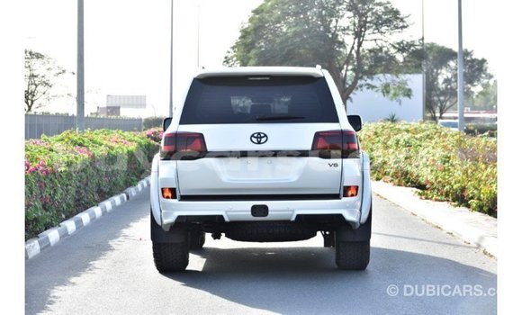 Acheter Import Voiture Toyota Land Cruiser Blanc à Import - Dubai, État d'Al Jazirah Acheter Import Voiture Toyota Land Cruiser Blanc à Import - Dubai, État d'Al Jazirah