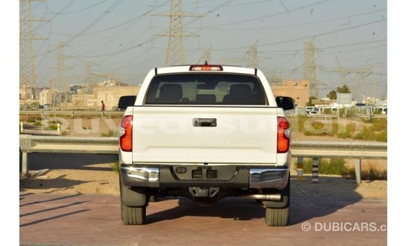 Acheter Import Voiture Toyota Tundra Blanc à Import - Dubai, État d'Al Jazirah Acheter Import Voiture Toyota Tundra Blanc à Import - Dubai, État d'Al Jazirah