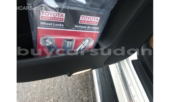 Buy Import Toyota HiAce White Truck in Import - Dubai in Al Jazirah State Buy Import Toyota HiAce White Truck in Import - Dubai in Al Jazirah State