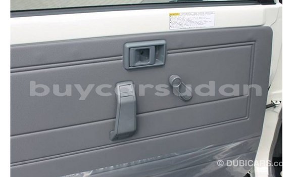 Acheter Import Voiture Toyota Land Cruiser Blanc à Import - Dubai, État d'Al Jazirah Acheter Import Voiture Toyota Land Cruiser Blanc à Import - Dubai, État d'Al Jazirah