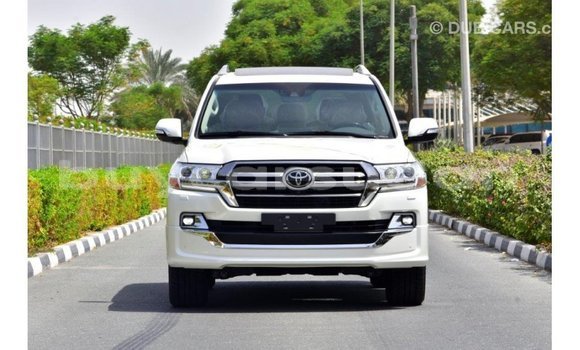 Acheter Import Voiture Toyota Land Cruiser Blanc à Import - Dubai, État d'Al Jazirah Acheter Import Voiture Toyota Land Cruiser Blanc à Import - Dubai, État d'Al Jazirah