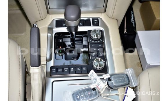 Acheter Import Voiture Toyota Land Cruiser Blanc à Import - Dubai, État d'Al Jazirah Acheter Import Voiture Toyota Land Cruiser Blanc à Import - Dubai, État d'Al Jazirah