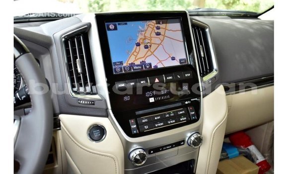 Acheter Import Voiture Toyota Land Cruiser Blanc à Import - Dubai, État d'Al Jazirah Acheter Import Voiture Toyota Land Cruiser Blanc à Import - Dubai, État d'Al Jazirah