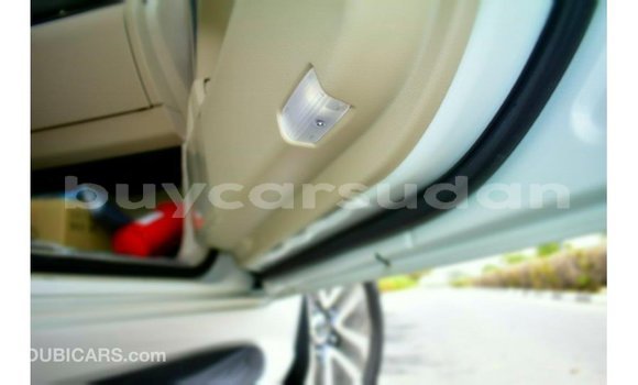 Acheter Import Voiture Toyota Land Cruiser Blanc à Import - Dubai, État d'Al Jazirah Acheter Import Voiture Toyota Land Cruiser Blanc à Import - Dubai, État d'Al Jazirah