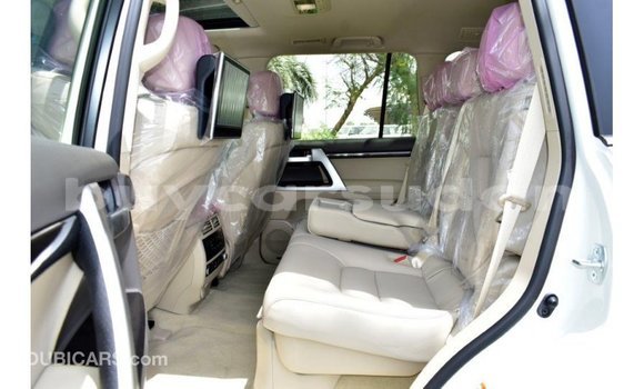Acheter Import Voiture Toyota Land Cruiser Blanc à Import - Dubai, État d'Al Jazirah Acheter Import Voiture Toyota Land Cruiser Blanc à Import - Dubai, État d'Al Jazirah
