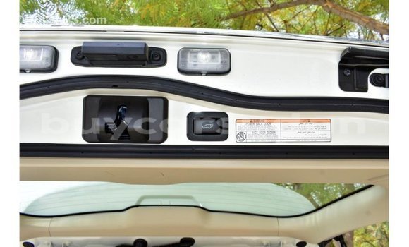 Acheter Import Voiture Toyota Land Cruiser Blanc à Import - Dubai, État d'Al Jazirah Acheter Import Voiture Toyota Land Cruiser Blanc à Import - Dubai, État d'Al Jazirah