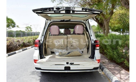 Acheter Import Voiture Toyota Land Cruiser Blanc à Import - Dubai, État d'Al Jazirah Acheter Import Voiture Toyota Land Cruiser Blanc à Import - Dubai, État d'Al Jazirah