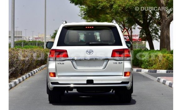 Acheter Import Voiture Toyota Land Cruiser Blanc à Import - Dubai, État d'Al Jazirah Acheter Import Voiture Toyota Land Cruiser Blanc à Import - Dubai, État d'Al Jazirah