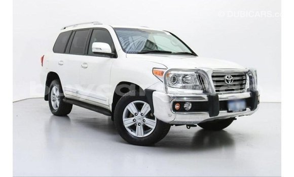 Buy Import Toyota Land Cruiser White Car in Import - Dubai in Al Jazirah State Buy Import Toyota Land Cruiser White Car in Import - Dubai in Al Jazirah State