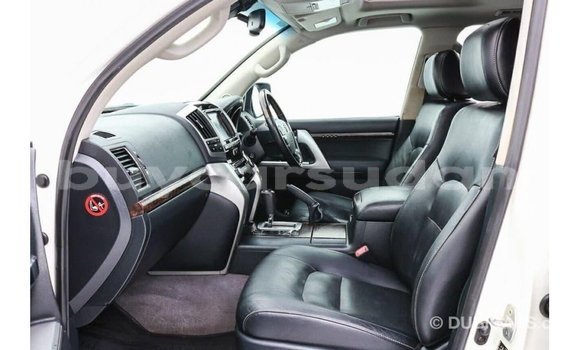 Buy Import Toyota Land Cruiser White Car in Import - Dubai in Al Jazirah State Buy Import Toyota Land Cruiser White Car in Import - Dubai in Al Jazirah State