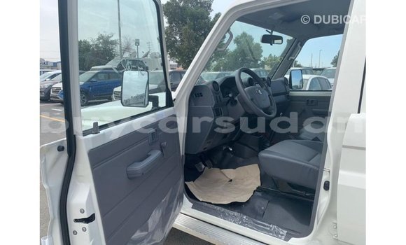 Buy Import Toyota Land Cruiser White Car in Import - Dubai in Al Jazirah State Buy Import Toyota Land Cruiser White Car in Import - Dubai in Al Jazirah State