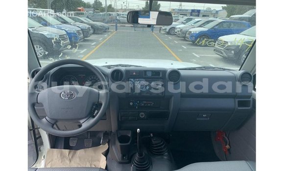 Buy Import Toyota Land Cruiser White Car in Import - Dubai in Al Jazirah State Buy Import Toyota Land Cruiser White Car in Import - Dubai in Al Jazirah State