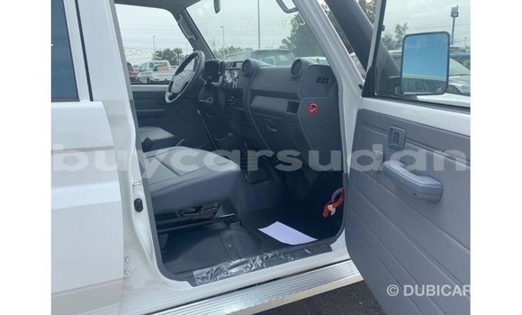 Buy Import Toyota Land Cruiser White Car in Import - Dubai in Al Jazirah State Buy Import Toyota Land Cruiser White Car in Import - Dubai in Al Jazirah State