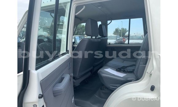 Buy Import Toyota Land Cruiser White Car in Import - Dubai in Al Jazirah State Buy Import Toyota Land Cruiser White Car in Import - Dubai in Al Jazirah State
