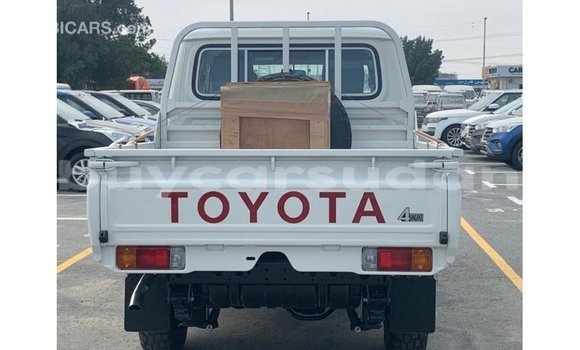 Buy Import Toyota Land Cruiser White Car in Import - Dubai in Al Jazirah State Buy Import Toyota Land Cruiser White Car in Import - Dubai in Al Jazirah State