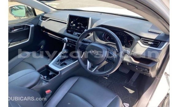 Buy Import Toyota HiAce White Truck in Import - Dubai in Al Jazirah State Buy Import Toyota HiAce White Truck in Import - Dubai in Al Jazirah State