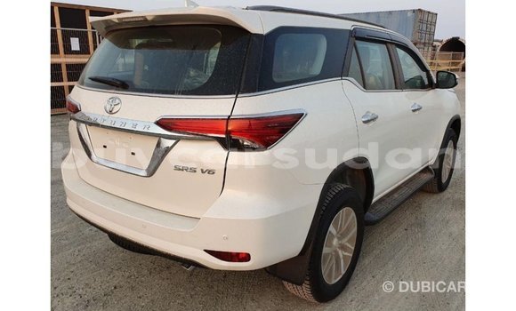 Acheter Import Voiture Toyota Fortuner Blanc à Import - Dubai, État d'Al Jazirah Acheter Import Voiture Toyota Fortuner Blanc à Import - Dubai, État d'Al Jazirah