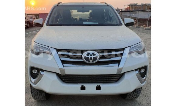 Acheter Import Voiture Toyota Fortuner Blanc à Import - Dubai, État d'Al Jazirah Acheter Import Voiture Toyota Fortuner Blanc à Import - Dubai, État d'Al Jazirah
