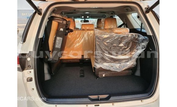 Acheter Import Voiture Toyota Fortuner Blanc à Import - Dubai, État d'Al Jazirah Acheter Import Voiture Toyota Fortuner Blanc à Import - Dubai, État d'Al Jazirah