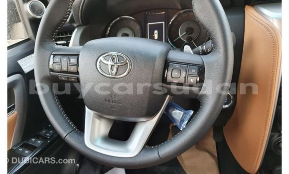 Acheter Import Voiture Toyota Fortuner Blanc à Import - Dubai, État d'Al Jazirah Acheter Import Voiture Toyota Fortuner Blanc à Import - Dubai, État d'Al Jazirah