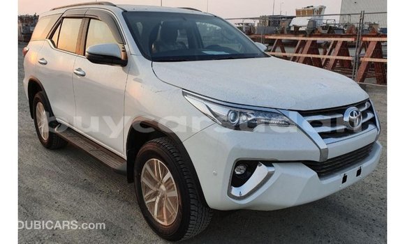 Acheter Import Voiture Toyota Fortuner Blanc à Import - Dubai, État d'Al Jazirah Acheter Import Voiture Toyota Fortuner Blanc à Import - Dubai, État d'Al Jazirah