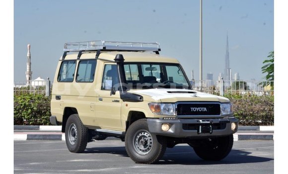 Acheter Import Voiture Toyota Land Cruiser Beige à Import - Dubai, État d'Al Jazirah Acheter Import Voiture Toyota Land Cruiser Beige à Import - Dubai, État d'Al Jazirah