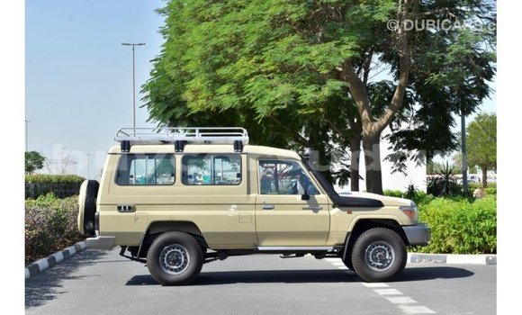 Acheter Import Voiture Toyota Land Cruiser Beige à Import - Dubai, État d'Al Jazirah Acheter Import Voiture Toyota Land Cruiser Beige à Import - Dubai, État d'Al Jazirah
