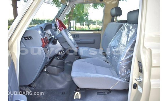 Acheter Import Voiture Toyota Land Cruiser Beige à Import - Dubai, État d'Al Jazirah Acheter Import Voiture Toyota Land Cruiser Beige à Import - Dubai, État d'Al Jazirah