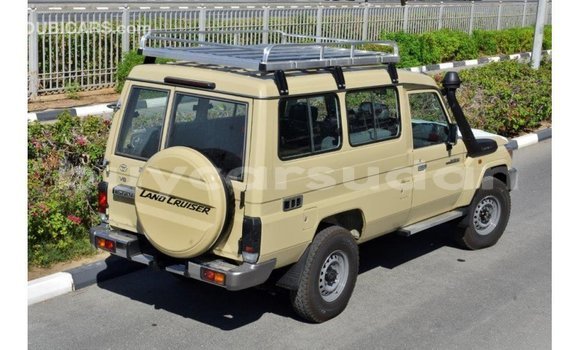 Acheter Import Voiture Toyota Land Cruiser Beige à Import - Dubai, État d'Al Jazirah Acheter Import Voiture Toyota Land Cruiser Beige à Import - Dubai, État d'Al Jazirah