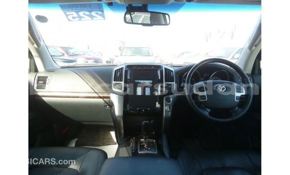 Buy Import Toyota Land Cruiser White Car in Import - Dubai in Al Jazirah State Buy Import Toyota Land Cruiser White Car in Import - Dubai in Al Jazirah State