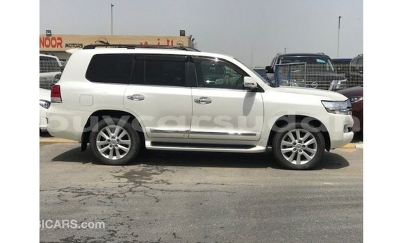 Buy Import Toyota Land Cruiser White Car in Import - Dubai in Al Jazirah State Buy Import Toyota Land Cruiser White Car in Import - Dubai in Al Jazirah State
