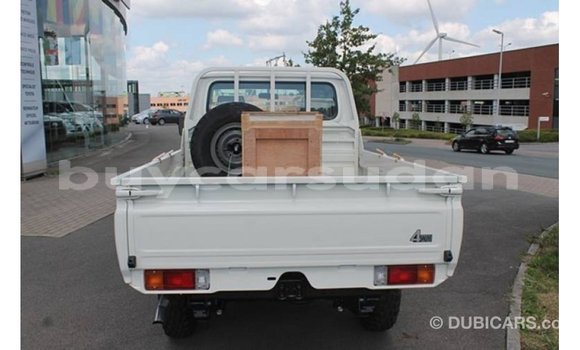 Acheter Import Voiture Toyota Land Cruiser Blanc à Import - Dubai, État d'Al Jazirah Acheter Import Voiture Toyota Land Cruiser Blanc à Import - Dubai, État d'Al Jazirah