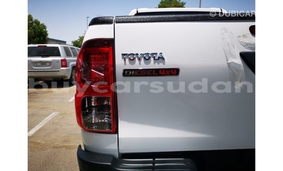 Buy Import Toyota Hilux White Car in Import - Dubai in Al Jazirah State Buy Import Toyota Hilux White Car in Import - Dubai in Al Jazirah State