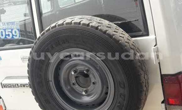 Buy Used Toyota Land Cruiser White Car in Import - Dubai in Al Jazirah State Buy Used Toyota Land Cruiser White Car in Import - Dubai in Al Jazirah State