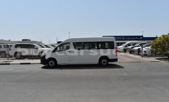 Acheter Neuf Voiture Toyota Hiace Blanc à Import - Dubai, État d'Al Jazirah Acheter Neuf Voiture Toyota Hiace Blanc à Import - Dubai, État d'Al Jazirah