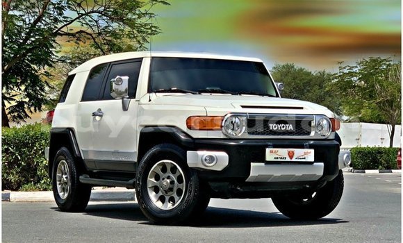 Buy Import Toyota FJ Cruiser White Car in Import - Dubai in Al Jazirah State