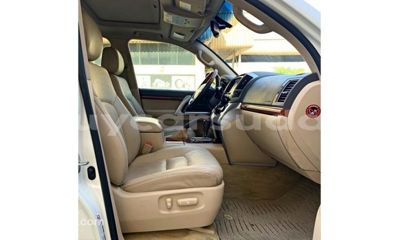 Buy Import Toyota Land Cruiser White Car in Import - Dubai in Al Jazirah State Buy Import Toyota Land Cruiser White Car in Import - Dubai in Al Jazirah State