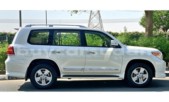 Buy Import Toyota Land Cruiser White Car in Import - Dubai in Al Jazirah State Buy Import Toyota Land Cruiser White Car in Import - Dubai in Al Jazirah State