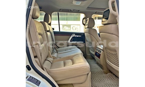 Buy Import Toyota Land Cruiser White Car in Import - Dubai in Al Jazirah State Buy Import Toyota Land Cruiser White Car in Import - Dubai in Al Jazirah State