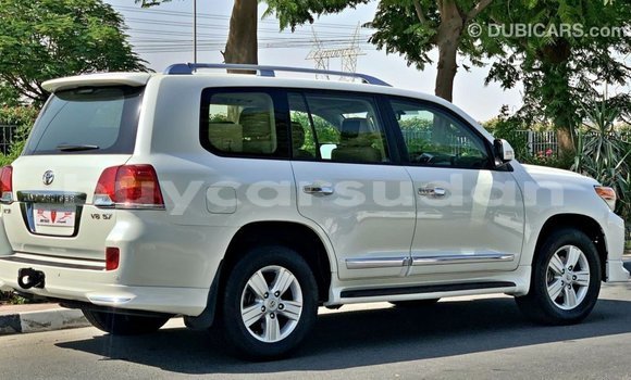 Buy Import Toyota Land Cruiser White Car in Import - Dubai in Al Jazirah State Buy Import Toyota Land Cruiser White Car in Import - Dubai in Al Jazirah State