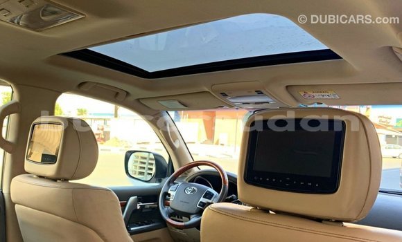 Buy Import Toyota Land Cruiser White Car in Import - Dubai in Al Jazirah State Buy Import Toyota Land Cruiser White Car in Import - Dubai in Al Jazirah State