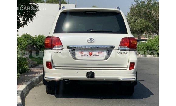 Buy Import Toyota Land Cruiser White Car in Import - Dubai in Al Jazirah State Buy Import Toyota Land Cruiser White Car in Import - Dubai in Al Jazirah State