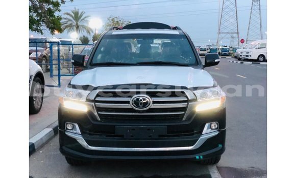 Buy Import Toyota DA Black Truck in Import - Dubai in Al Jazirah State