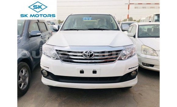 Buy Import Toyota Fortuner White Car in Import - Dubai in Al Jazirah State
