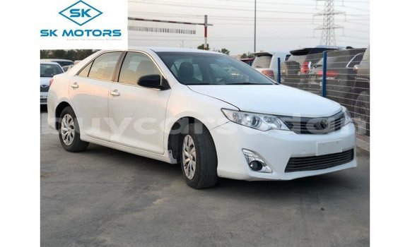 Buy Import Toyota Camry White Car in Import - Dubai in Al Jazirah State