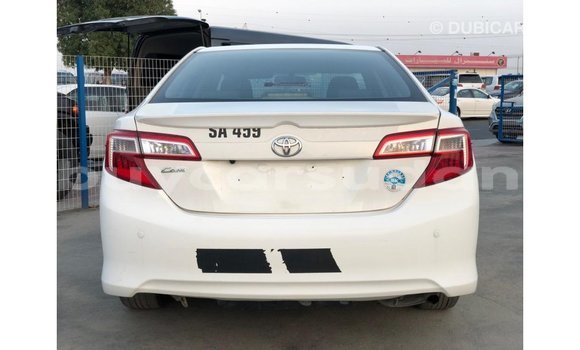 Acheter Import Voiture Toyota Camry Blanc à Import - Dubai, État d'Al Jazirah Acheter Import Voiture Toyota Camry Blanc à Import - Dubai, État d'Al Jazirah