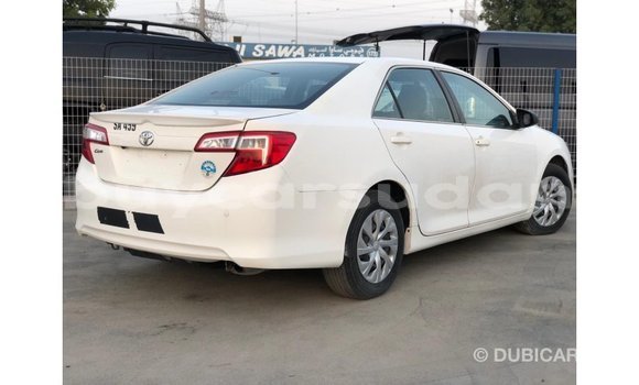 Acheter Import Voiture Toyota Camry Blanc à Import - Dubai, État d'Al Jazirah Acheter Import Voiture Toyota Camry Blanc à Import - Dubai, État d'Al Jazirah