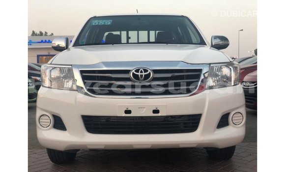 Acheter Import Voiture Toyota Hilux Blanc à Import - Dubai, État d'Al Jazirah Acheter Import Voiture Toyota Hilux Blanc à Import - Dubai, État d'Al Jazirah