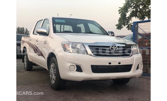 Acheter Import Voiture Toyota Hilux Blanc à Import - Dubai, État d'Al Jazirah Acheter Import Voiture Toyota Hilux Blanc à Import - Dubai, État d'Al Jazirah