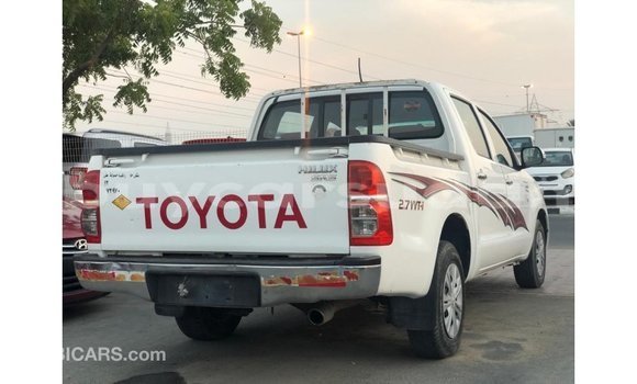 Acheter Import Voiture Toyota Hilux Blanc à Import - Dubai, État d'Al Jazirah Acheter Import Voiture Toyota Hilux Blanc à Import - Dubai, État d'Al Jazirah